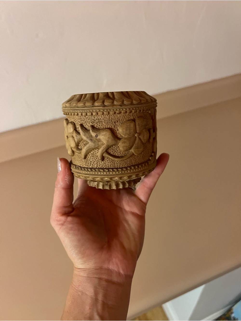 Peruvian Carved Floral Wood Trinket Box — Beige